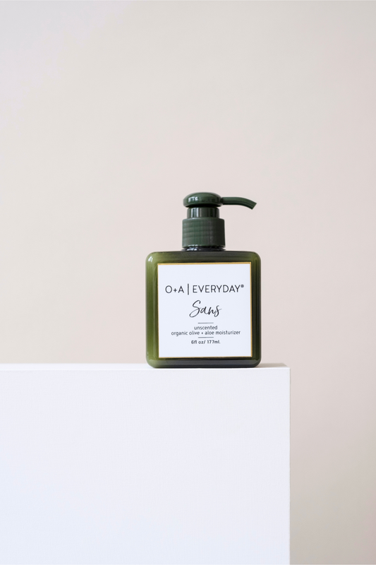 O+A|EVERYDAY® "SANS" (organic olive oil and aloe vera body moisturizer)on a damp knee
